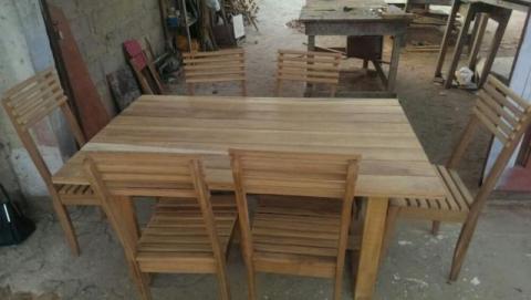 Mesa com 6 cadeiras