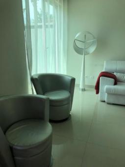 Vendo a meu primeiro andar rés do chão, no condomínio mira-mar futungo